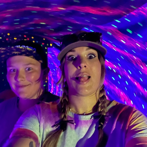 Meet your Posher, Amber - Picture 7 of 7